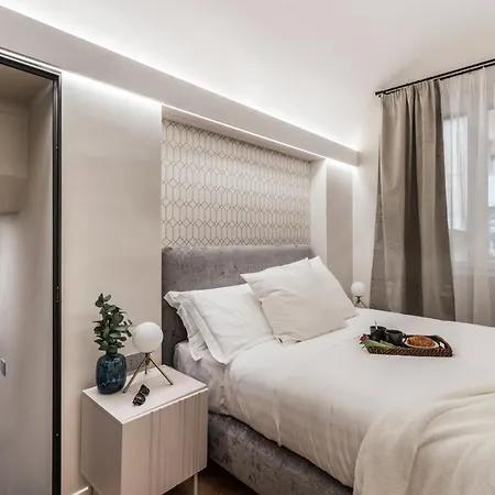 The Rent - Atmosphere And Romance: One-bedroom Just Steps From The Colosseum 公寓