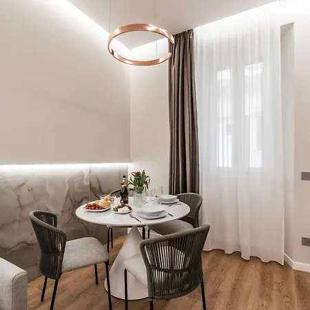 The Rent - Atmosphere And Romance: One-bedroom Just Steps From The Colosseum 罗马