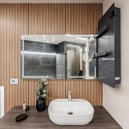 The Rent - Atmosphere And Romance: One-bedroom Just Steps From The Colosseum 公寓 *