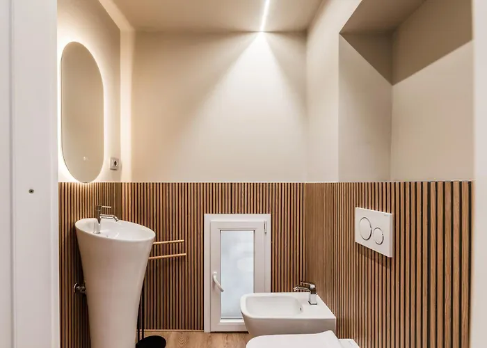 The Rent - Atmosphere And Romance: One-bedroom Just Steps From The Colosseum Ρώμη