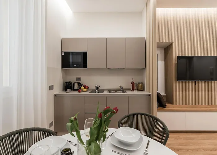 The Rent - Atmosphere And Romance: One-bedroom Just Steps From The Colosseum